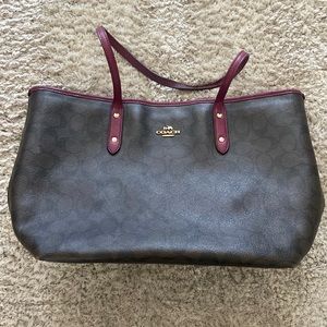 Authentic coach bag in gently used condition. I just have too many purses.